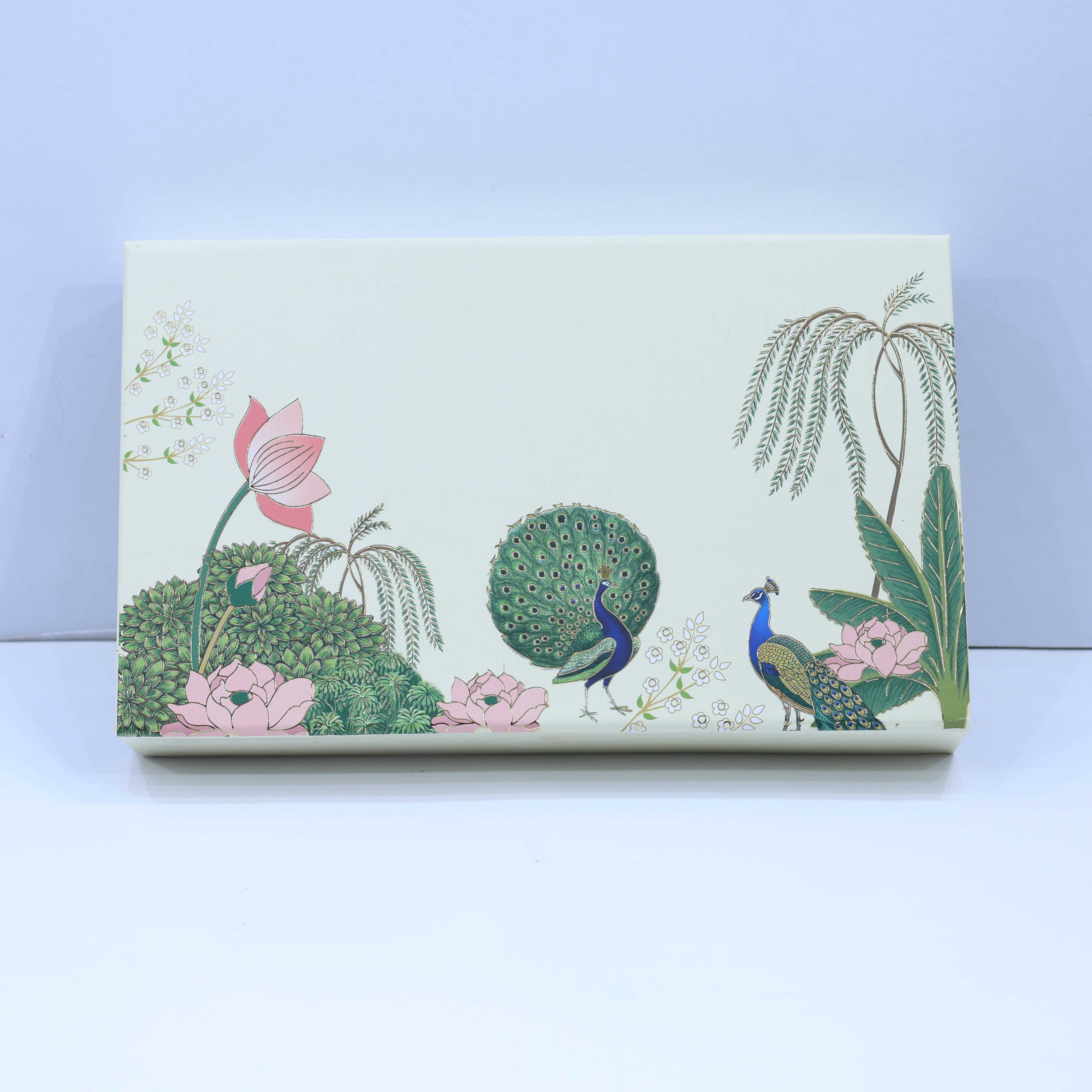 COLLAPSIBLE MAGNET GOLD FOILED BOXES 12 CAVITY- WHITE