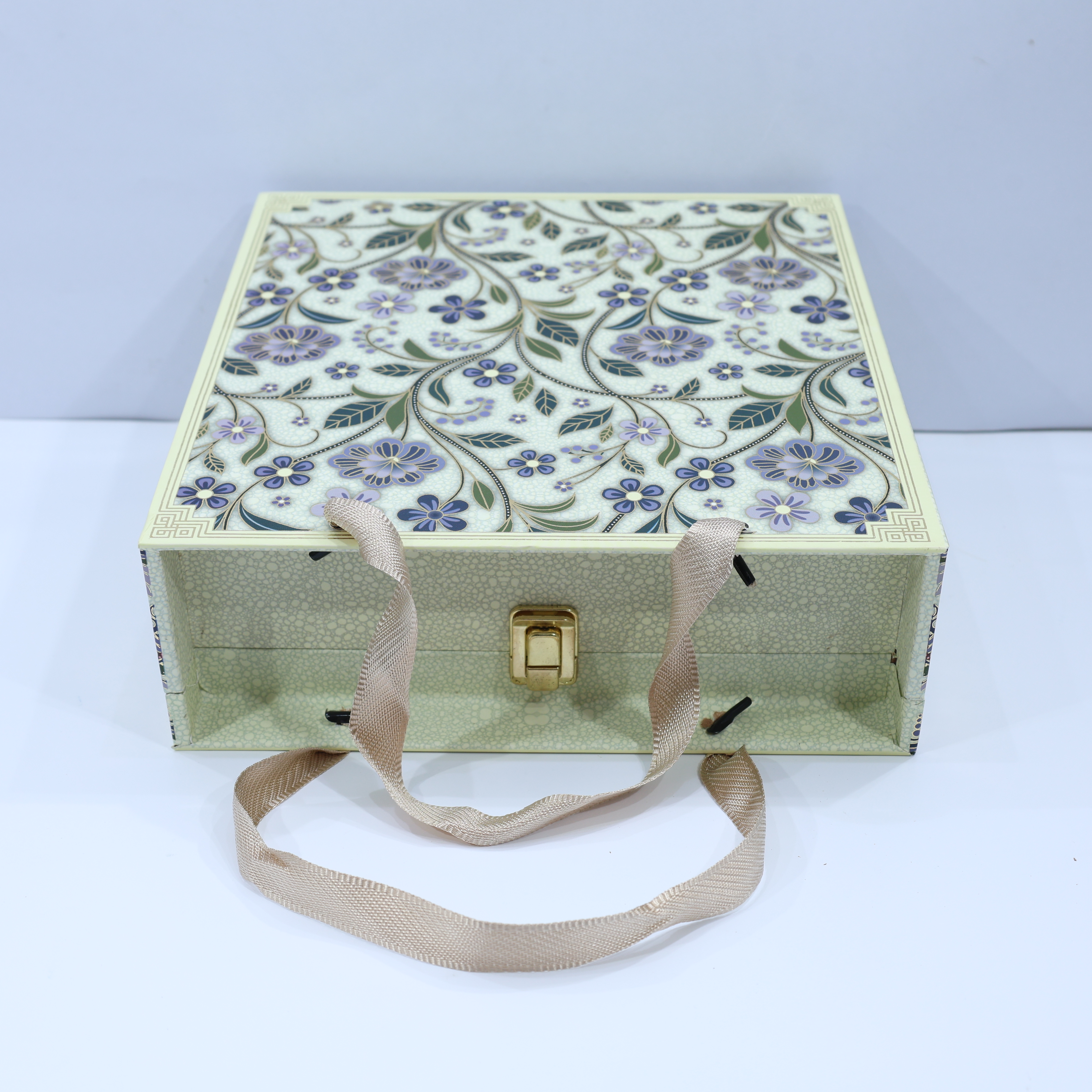 FLORAL MDF HANDLE BOX WITH 4 TIN JARS100 GRAMS MDF BAG BOX SCODIX FOILED